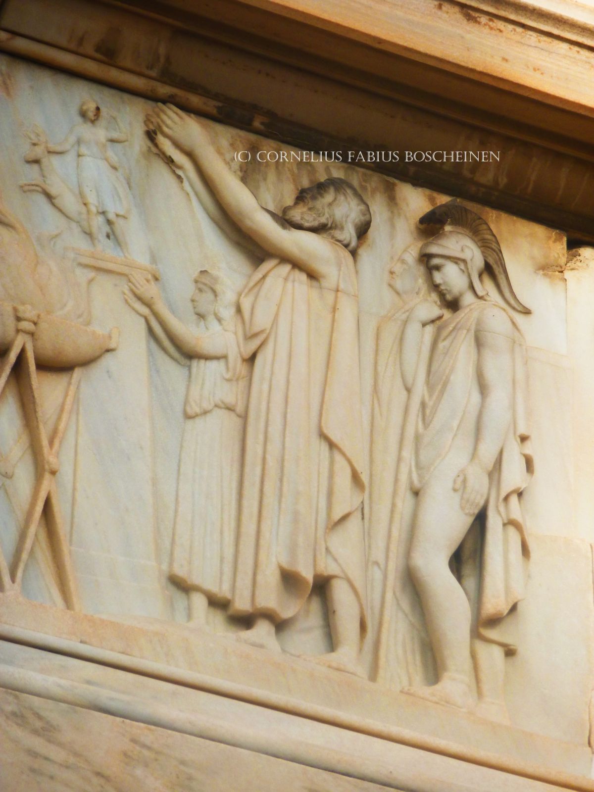 Das Schliemann Mausoleum in Athen. Szenerie im Fries.