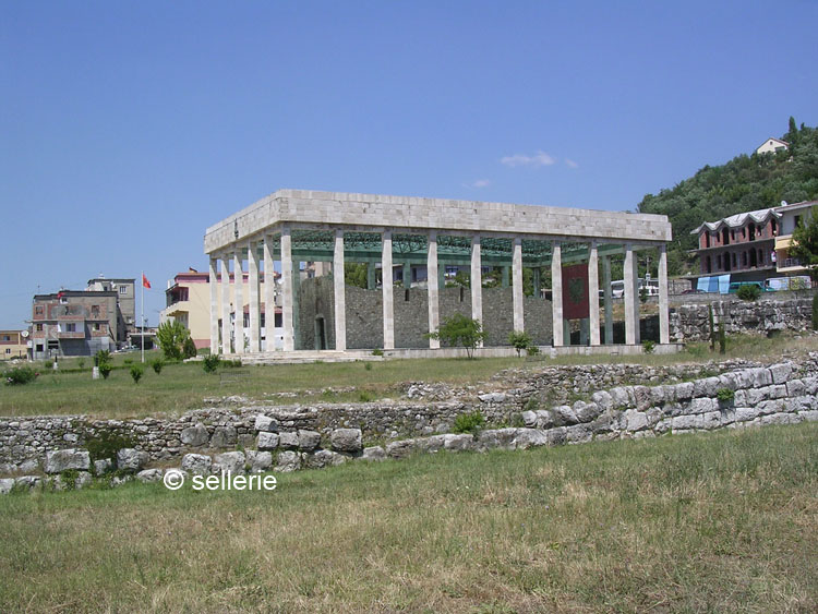 Das (vermeintliche) Grab Skanderbeg in Nordalbanien