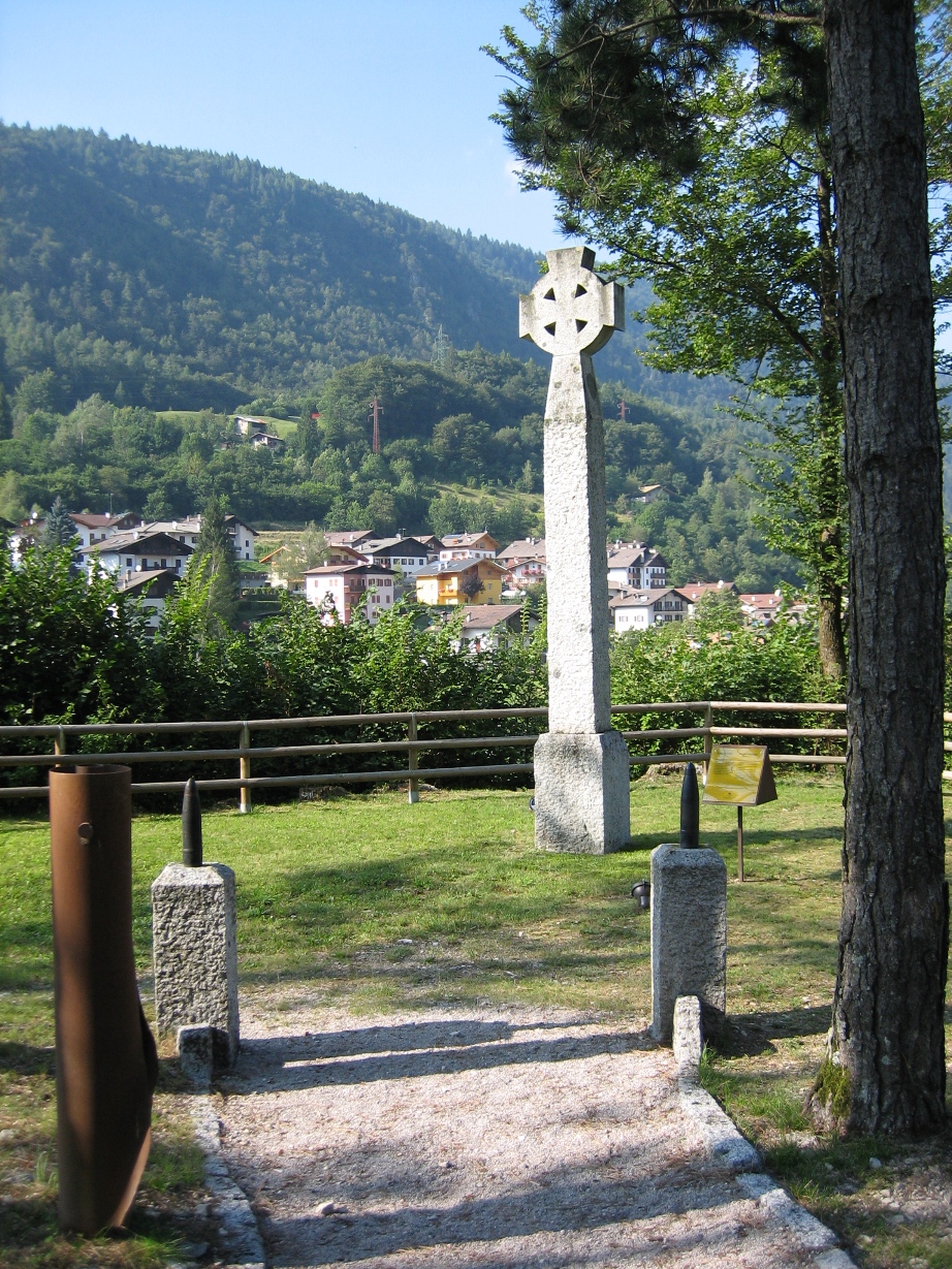 Die Stele mit dem Kreuz
