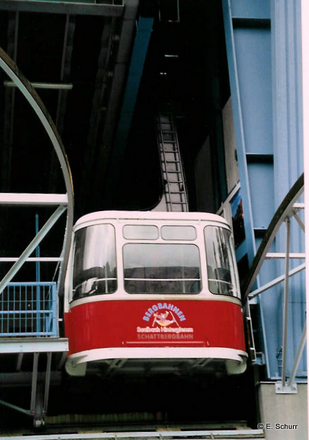 ehemalige Schattberg-Pendelbahn - Wagen in der Talstation