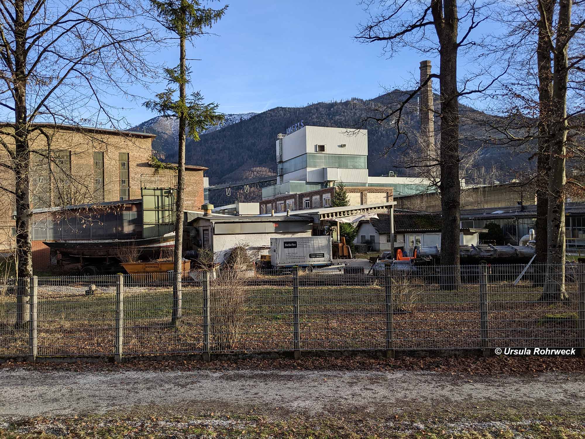 ehemalige Solvay-Werke Ebensee vom Traundammweg gesehen