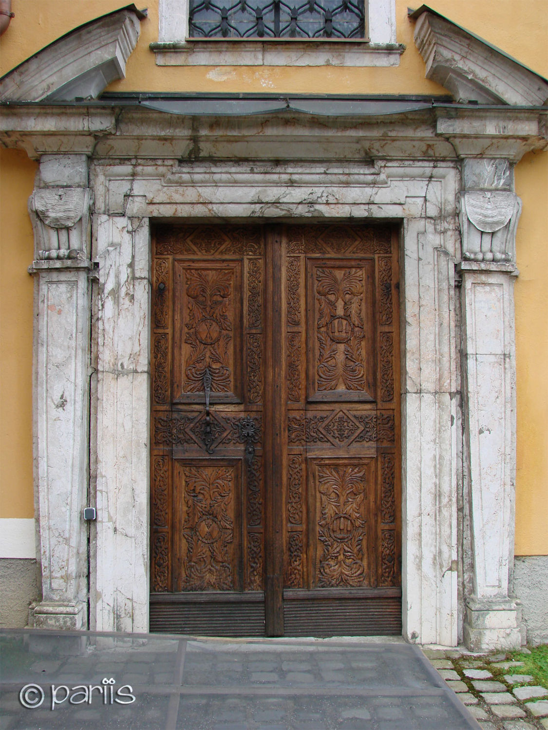 Eingang zur Kirche in Frauenberg a.d. Enns