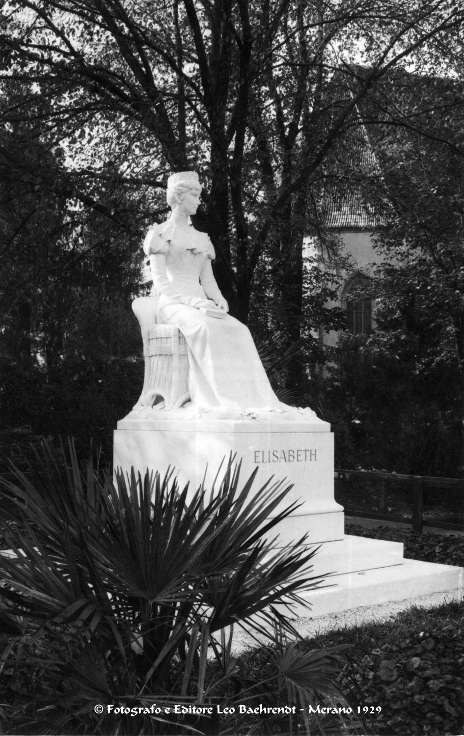 Elisabeth -Denkmal 1930