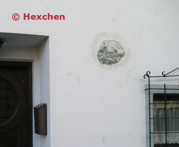 Erzstufe in der Nähe der Eingangstüre, Schwaz