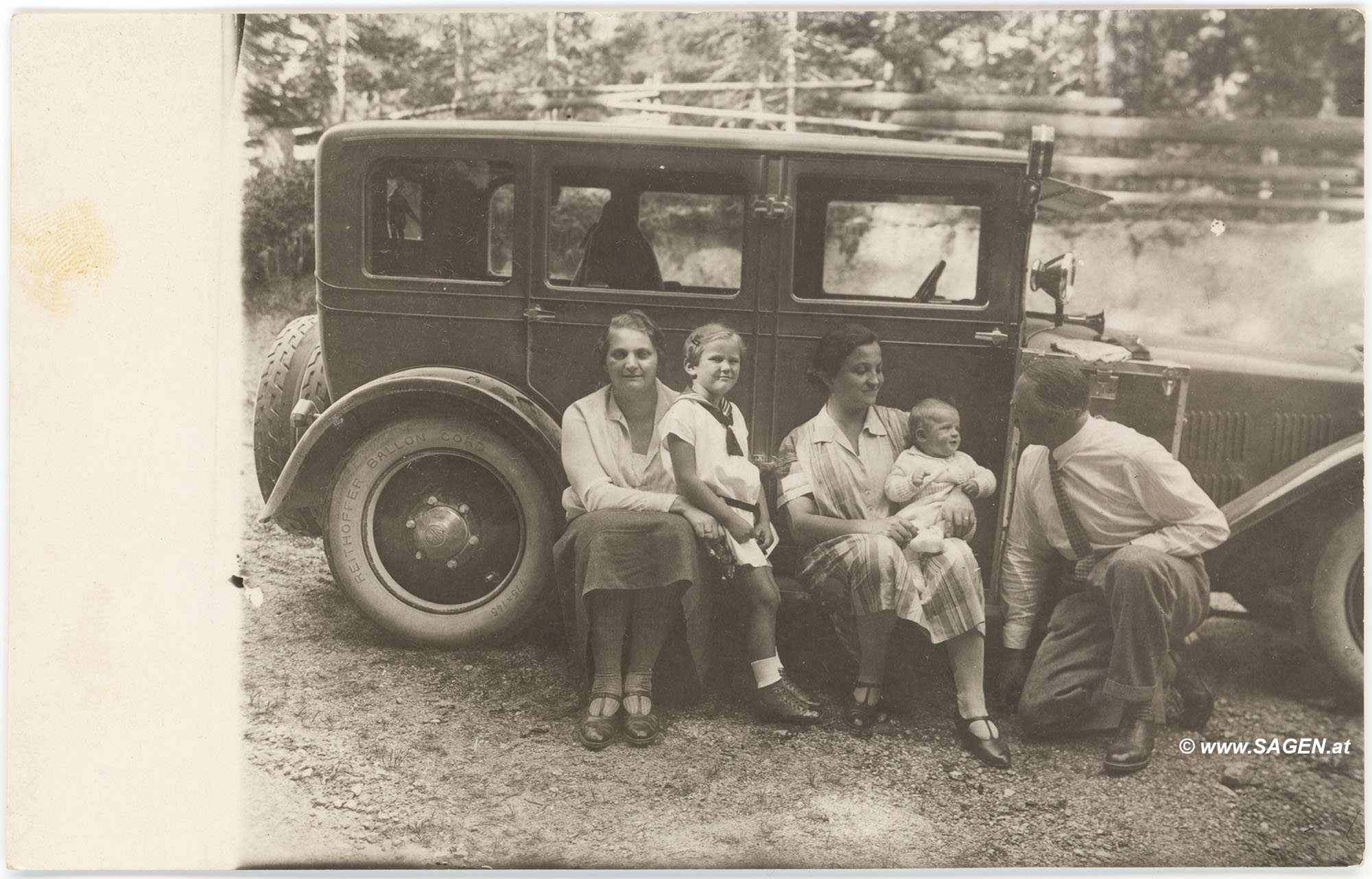 Familienausflug mit dem Auto ins Grüne um1930