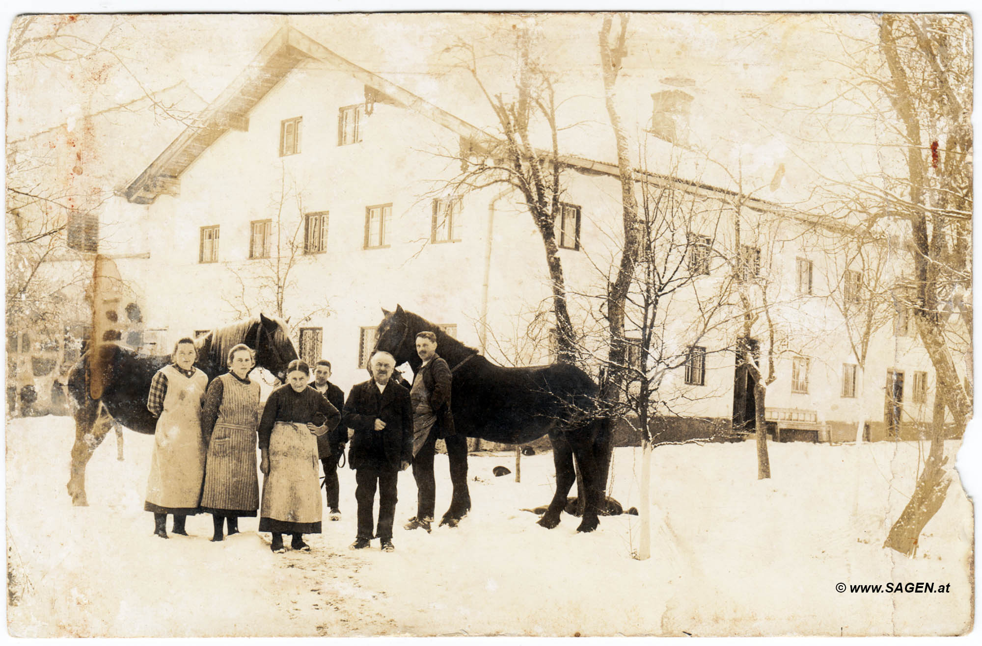 Familienporträt Winter Bauernhof