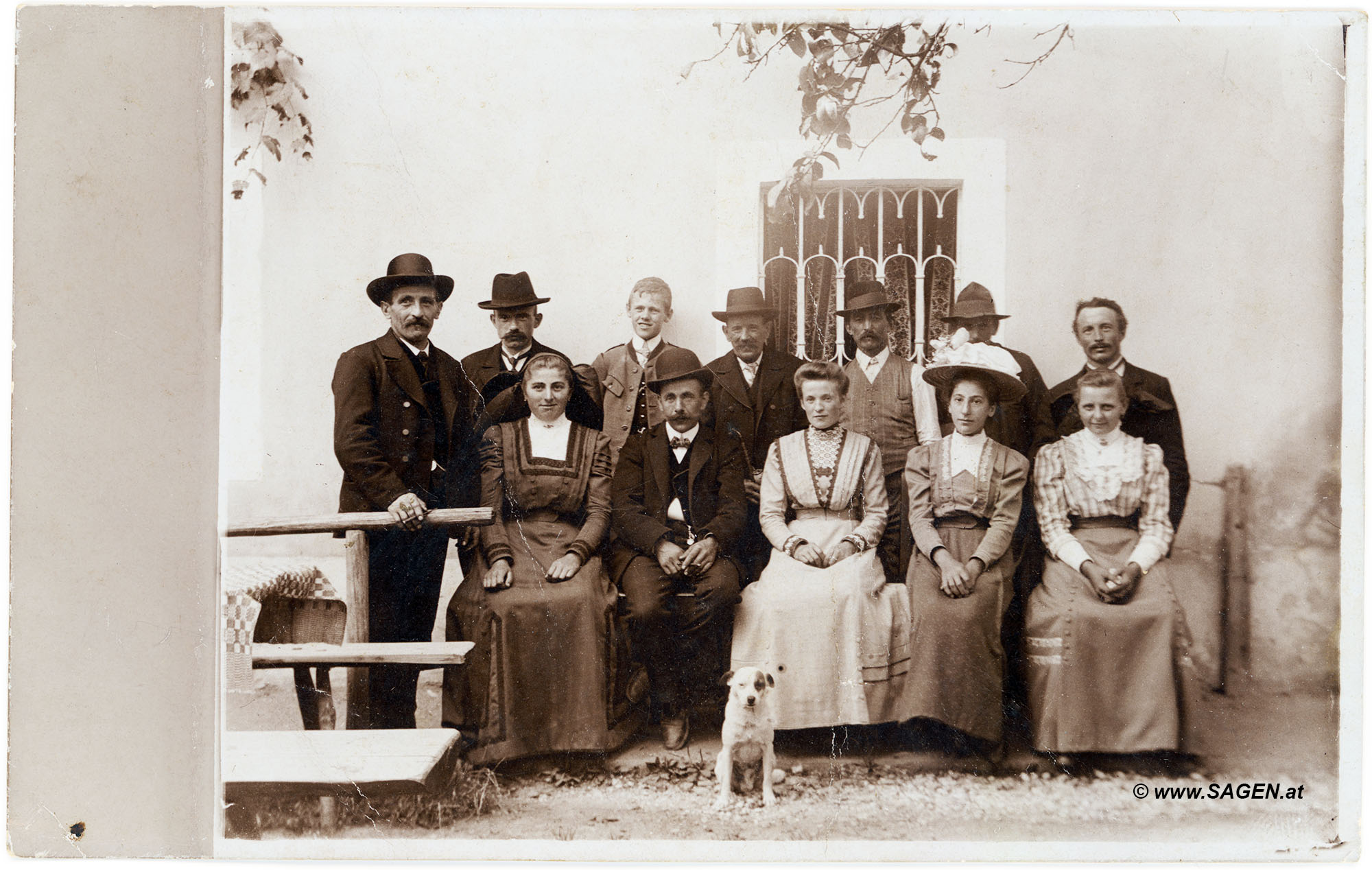 Familienportrait in Tracht, Oberösterreich