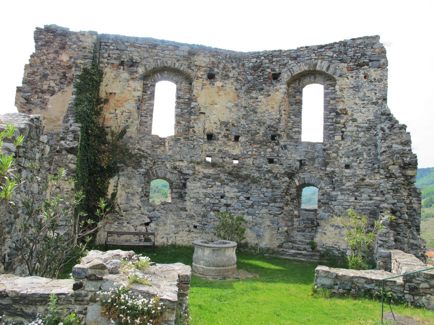 Filterzisterne der Burgruine Senftenberg