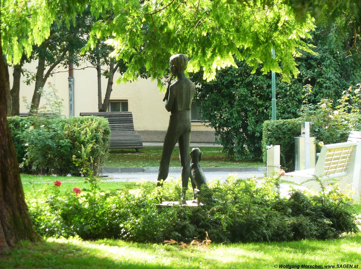 Flötenspieler mit Hund, Berufsschülerpark, Innsbruck