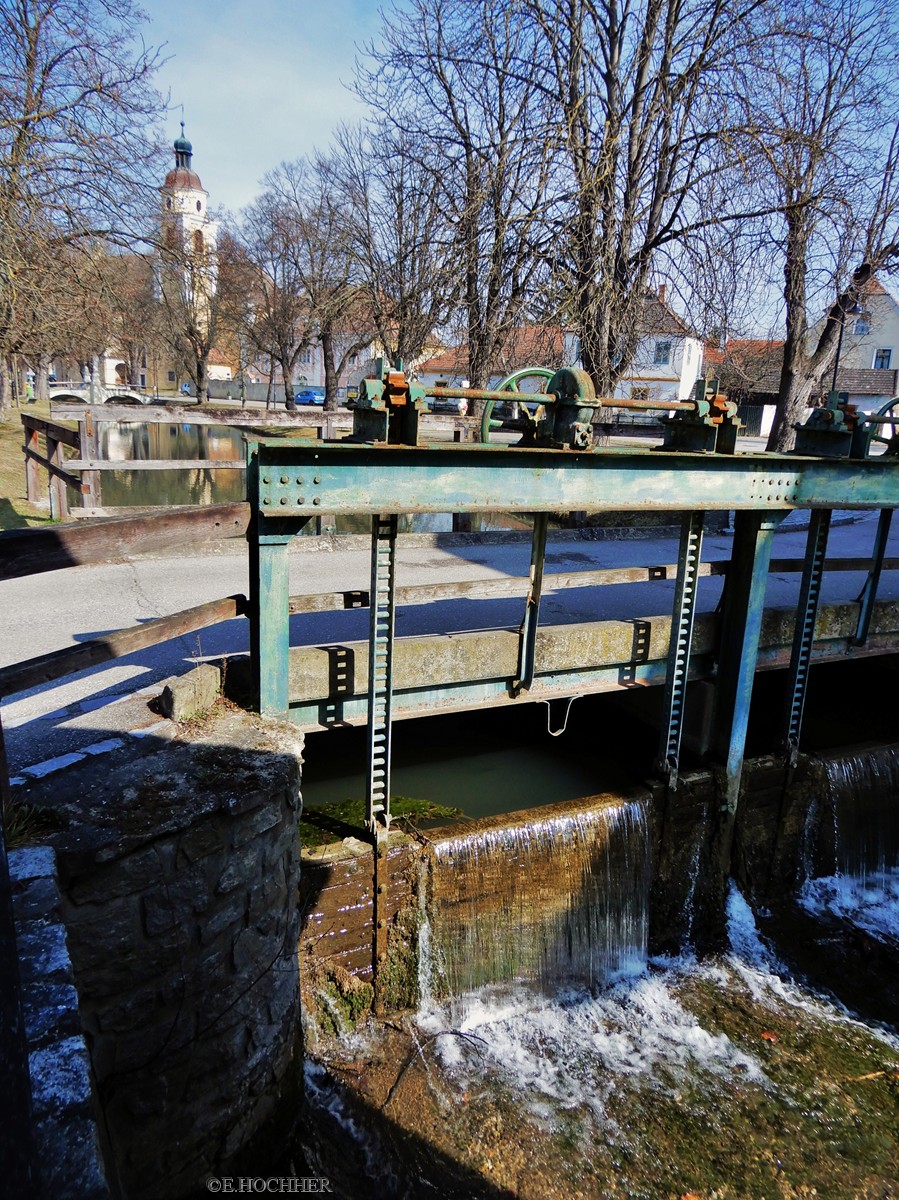 Flusswehr