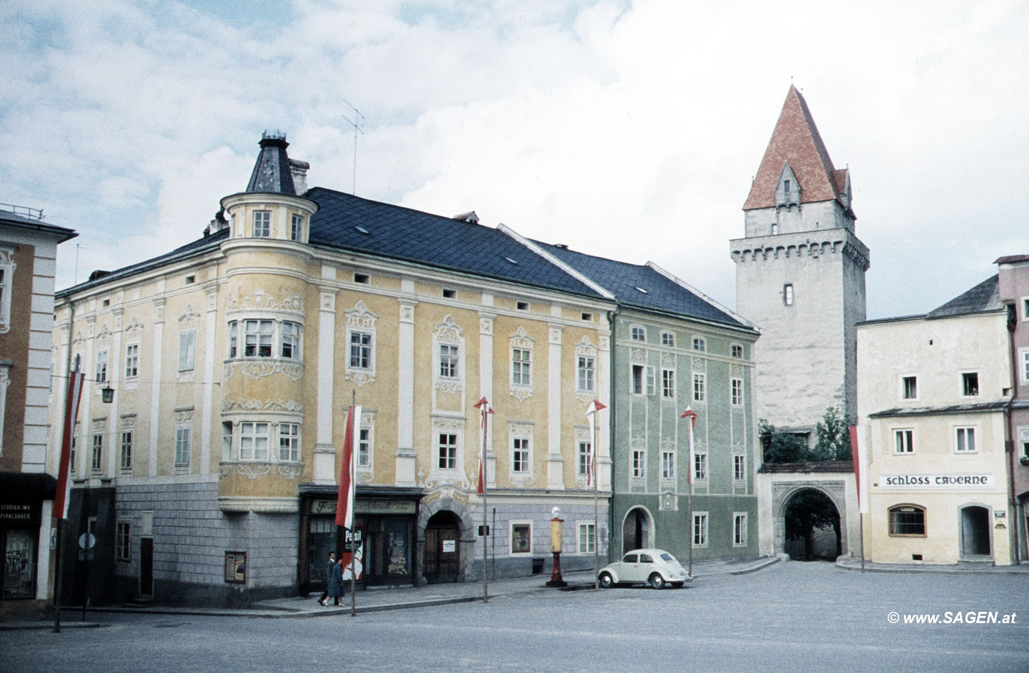 Freistadt, Hauptplatz mit Schlossturm um 1960