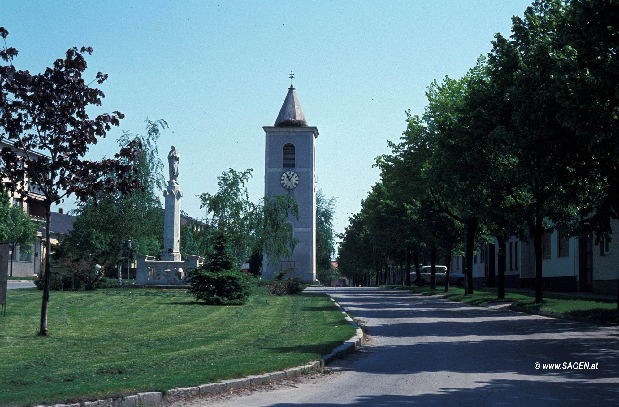 Glockenturm in Wallern im Burgenland