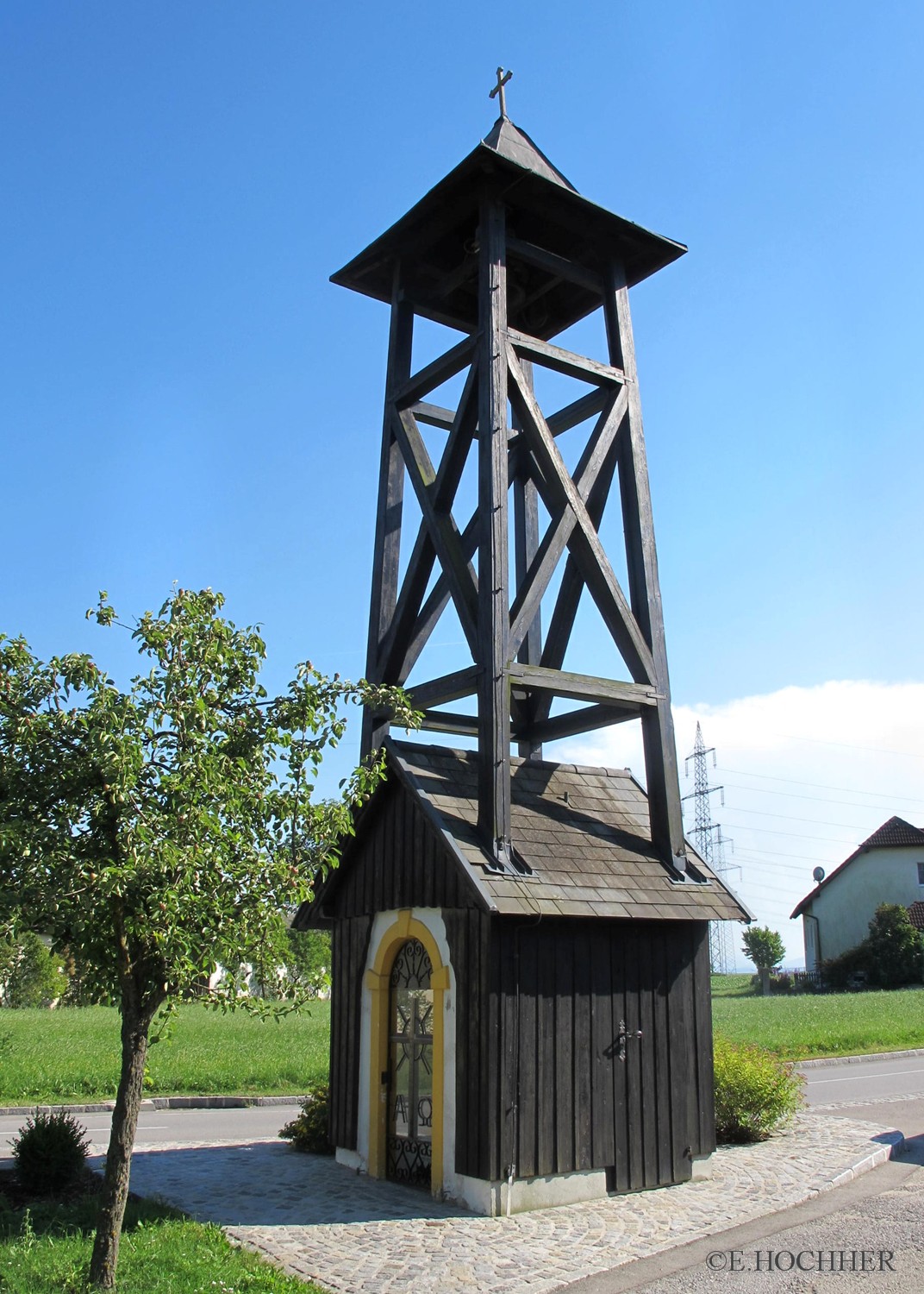 Glockenturm mit Kapelle