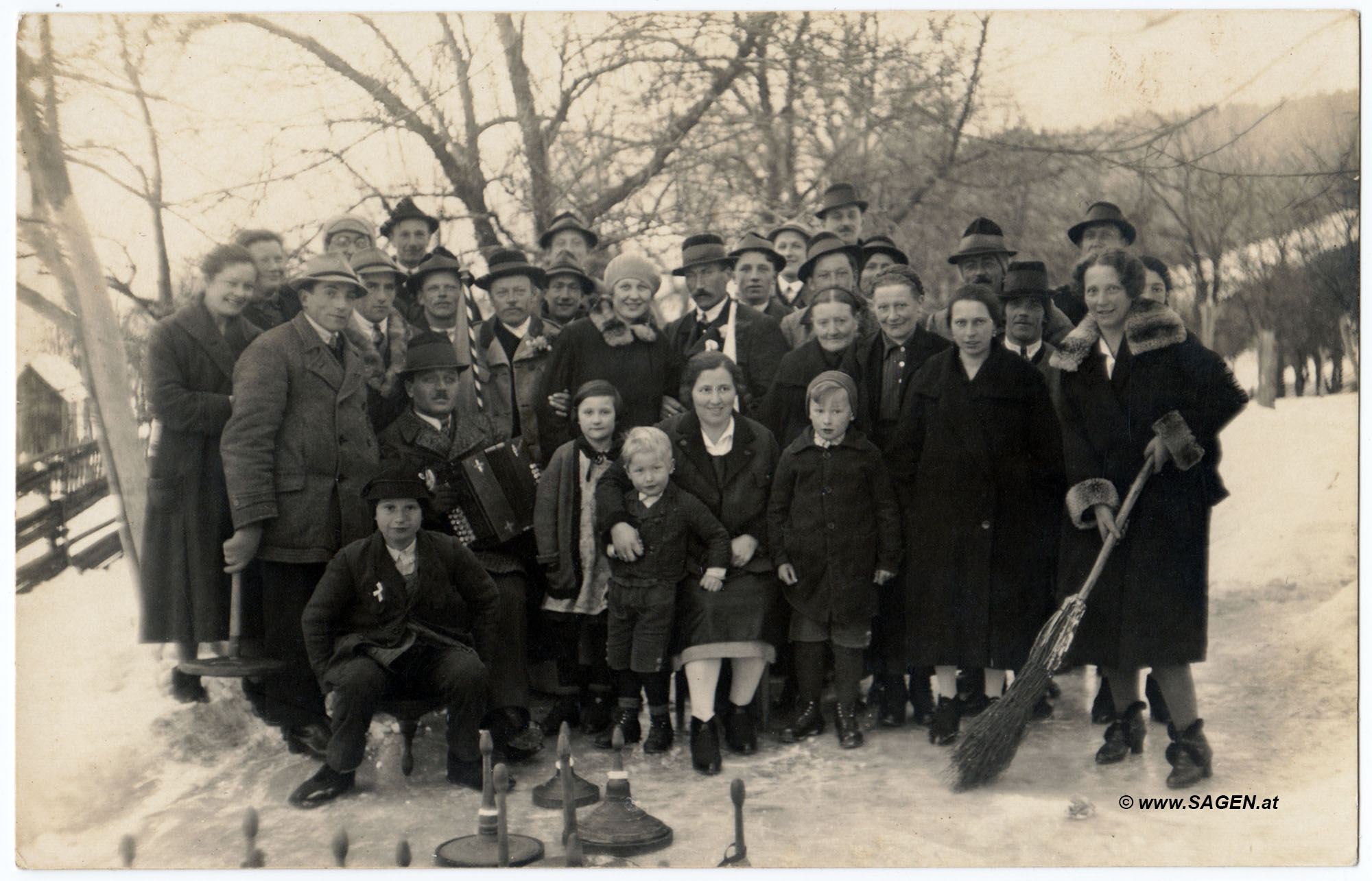 Gruppenbild beim Eisstock-Schießen