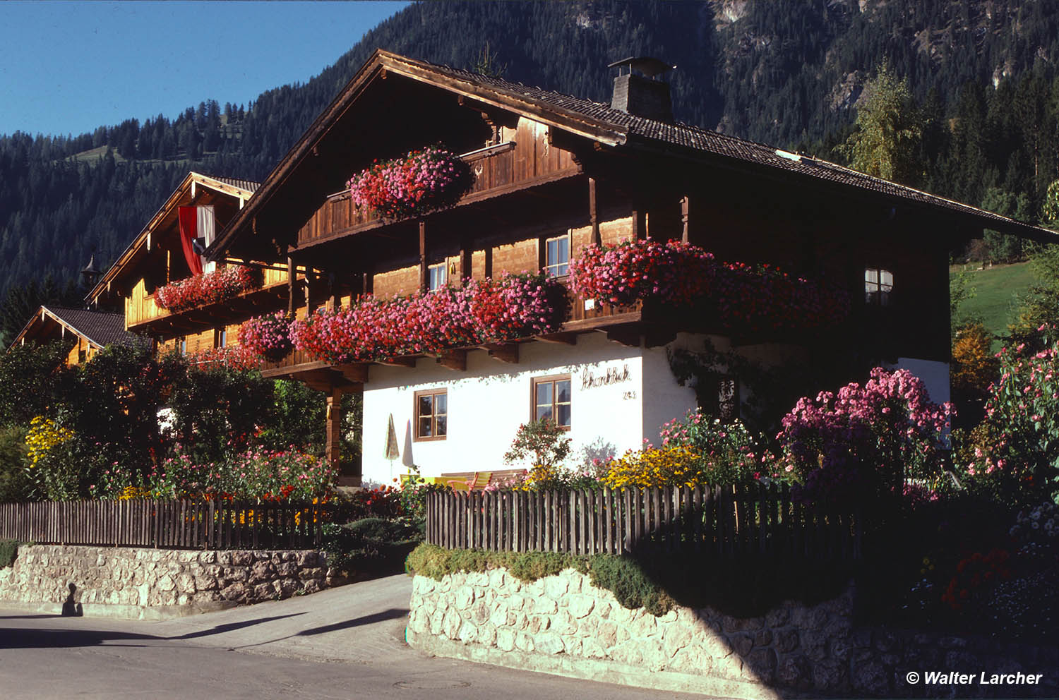 Haus in Alpbach, Blumenschmuck