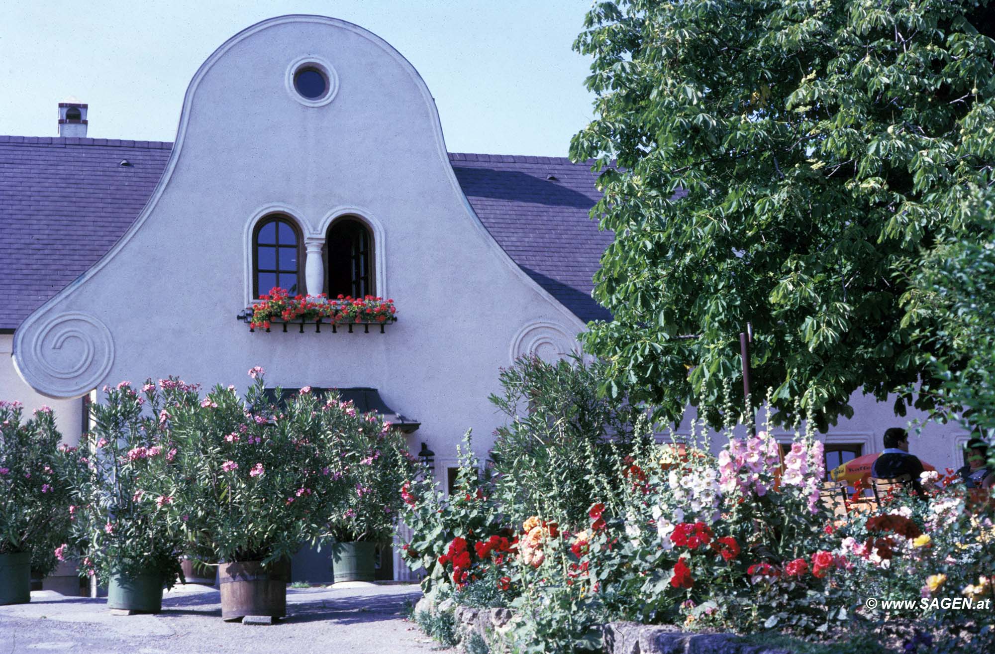 Haus mit markantem Giebel, Burgenland