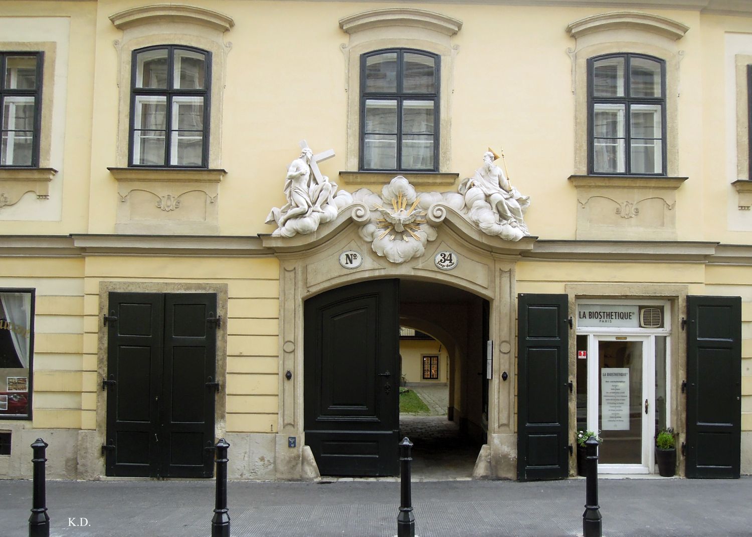 Haus zur Hl. Dreifaltigkeit (Wien, 8.)