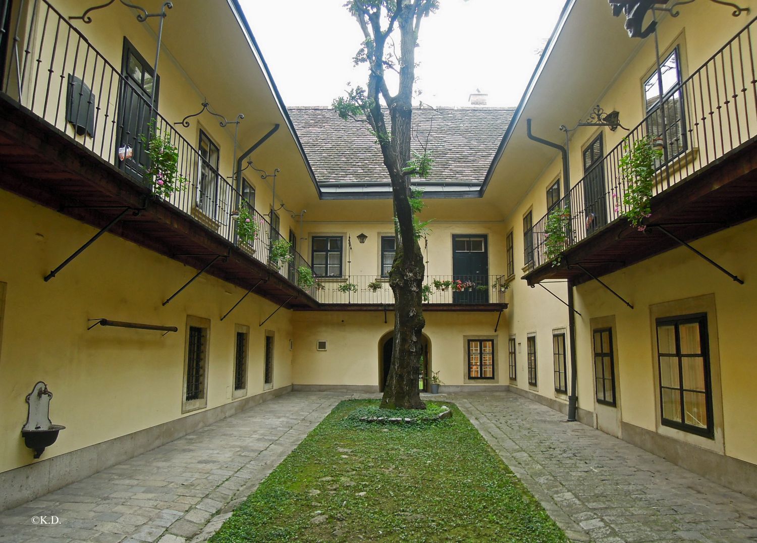 Haus zur Hl. Dreifaltigkeit (Wien, 8.)