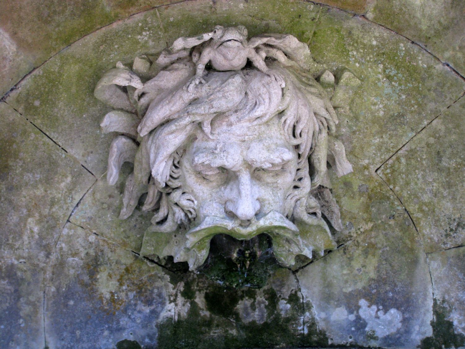 Hermesvilla, Detail Brunnen