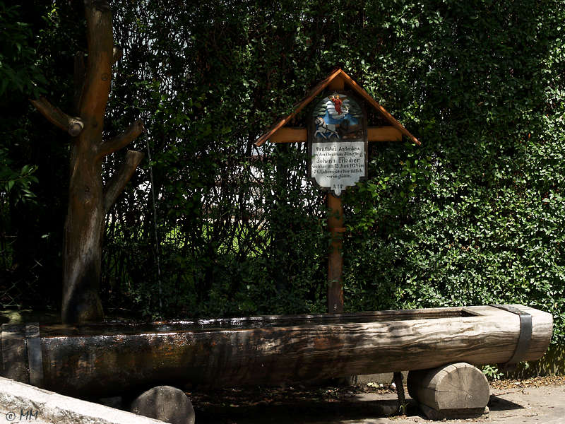 Holzbrunnen Rum