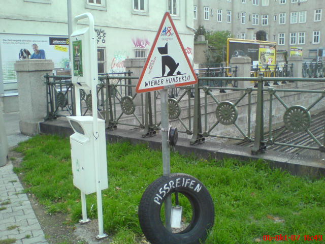 Hundeklo in Wien an der Donau (Republik Österreich) Nähe Pressburg