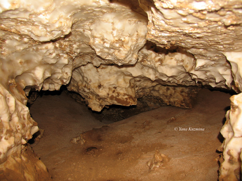 in der Karsthöhle Golubinskij Prowal