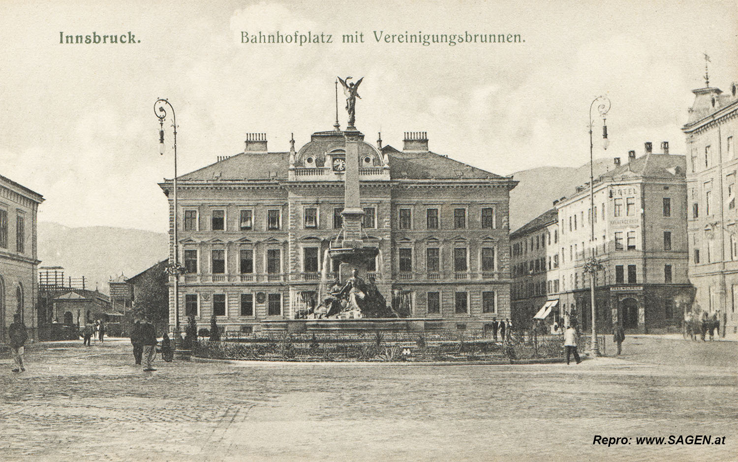 Innsbruck, Bahnhofplatz mit Vereinigungsbrunnen