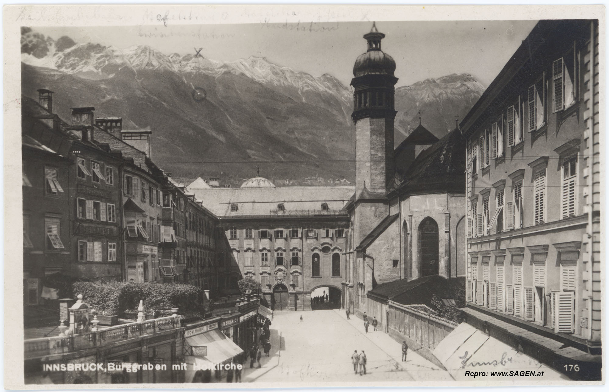 Innsbruck, Burggraben mit Hofkirche