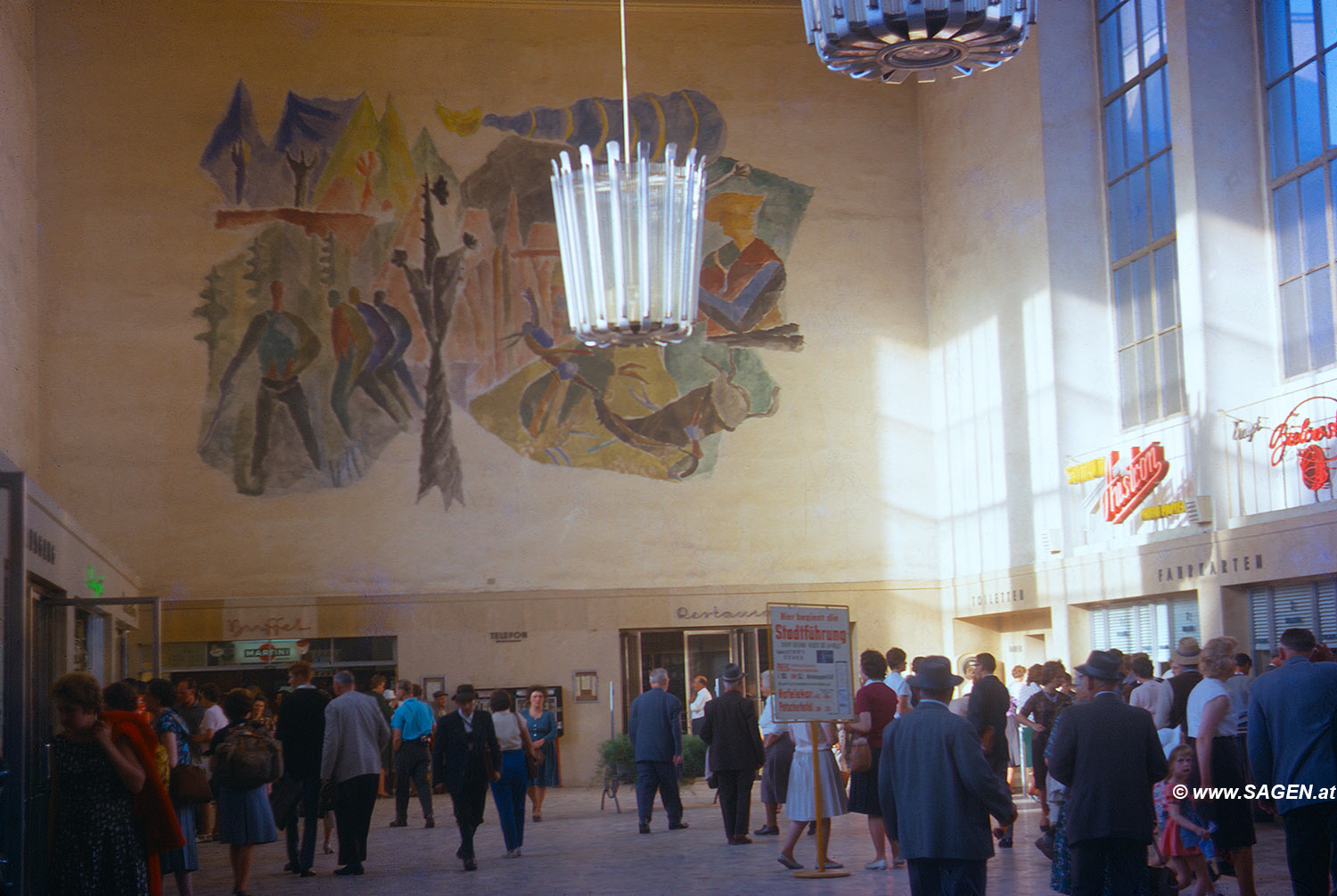 Innsbruck Hauptbahnhof, Bahnhofshalle um 1965