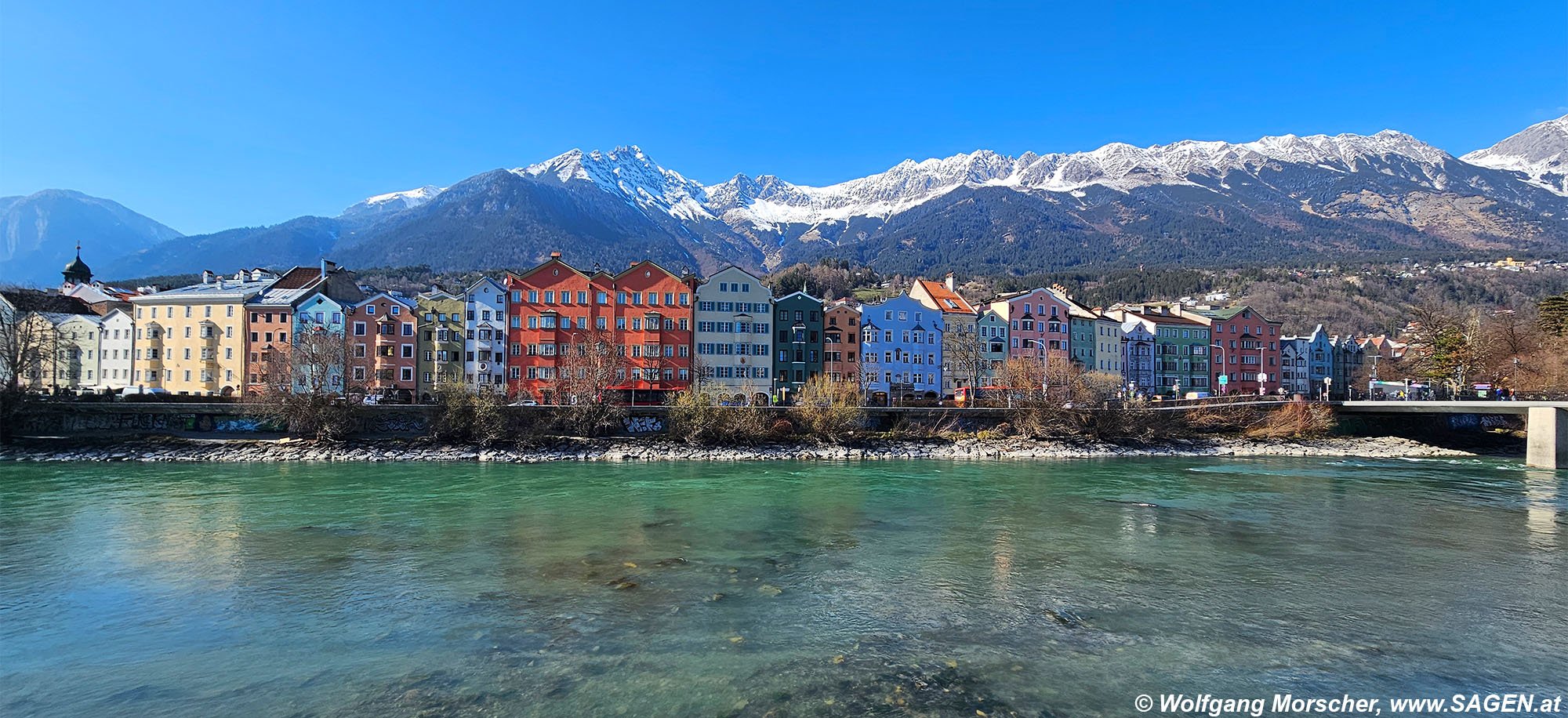 Innsbruck, Mariahilfstraße, Nordkette und Frau Hitt