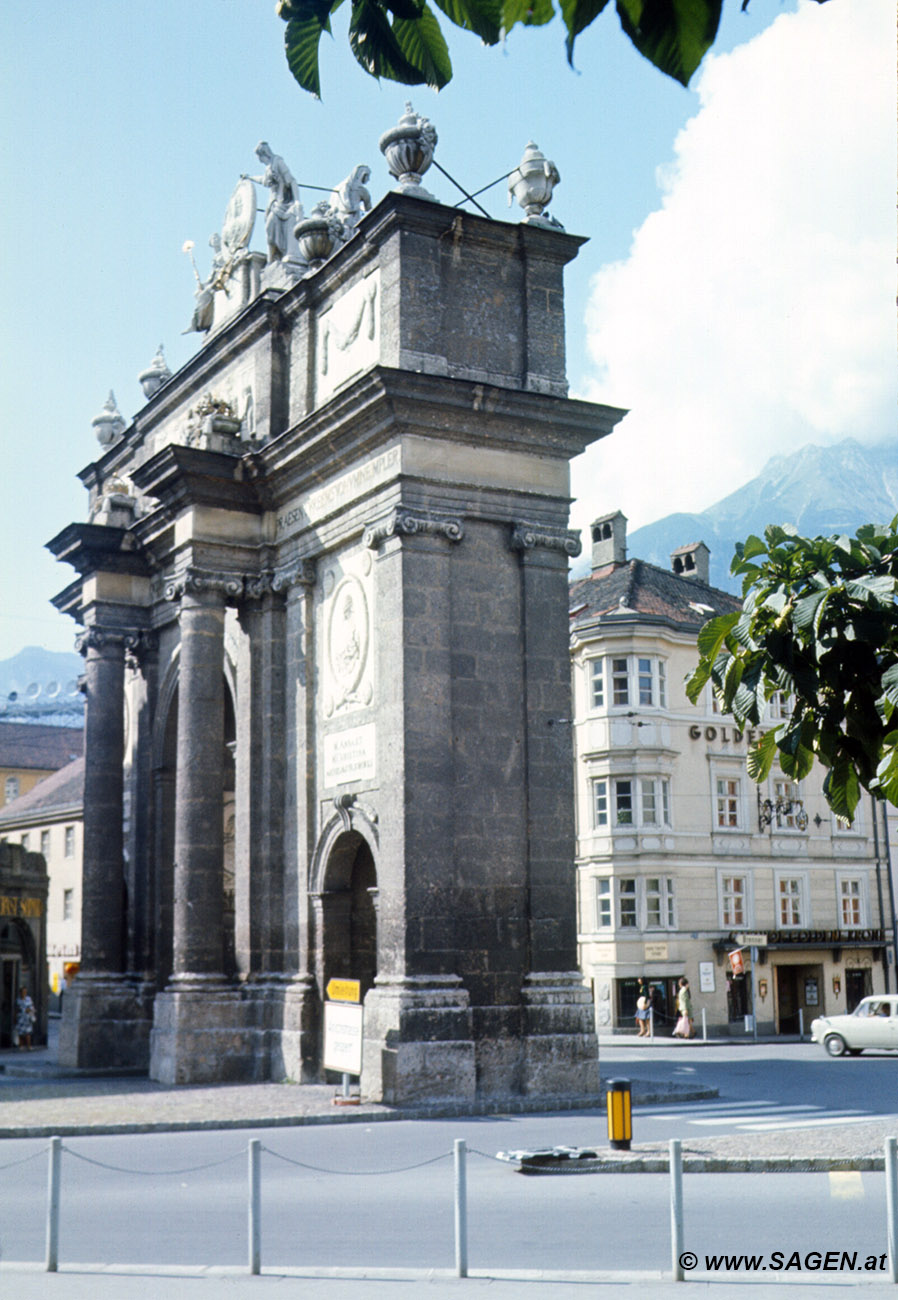 Innsbruck, Triumphpforte im Jahr 1975