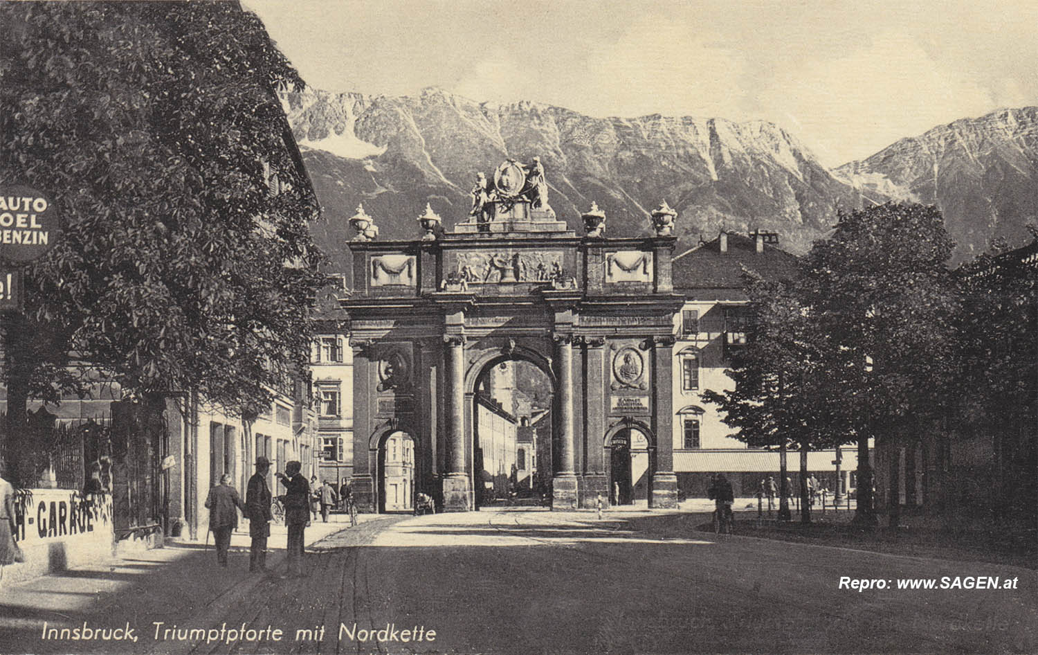 Innsbruck, Triumphpforte mit Nordkette