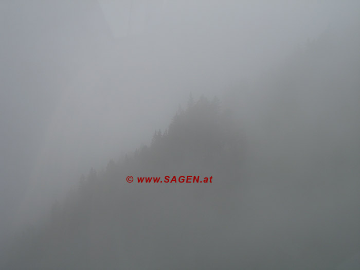 Innsbrucker Nordkette im Nebel