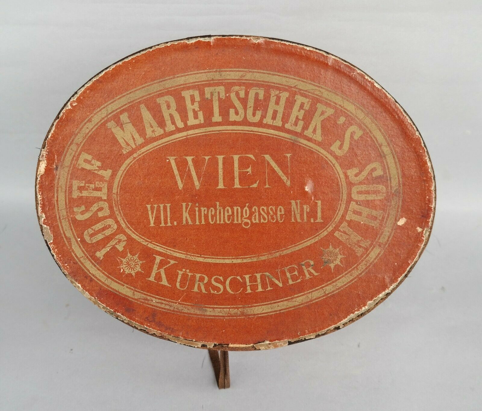 Josef MAretschek`s Sohn  Hutschachtel mit Damen Pelz Mütze - Wien um 1880/1