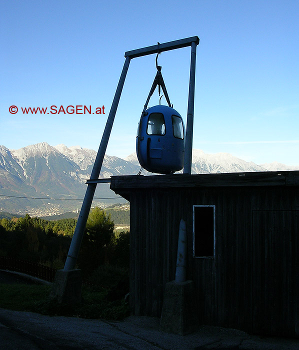 Kabine der alten Muttereralmbahn, Tirol