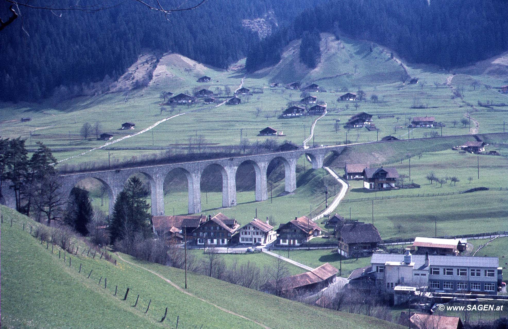 Kanderviadukt auf der Lötschberg-Bergstrecke, Kanton Bern 1960er Jahre