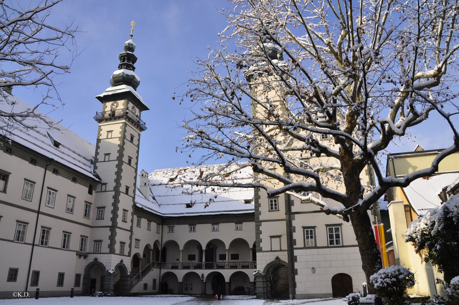 Landhaus in Klagenfurt im ersten Schnee