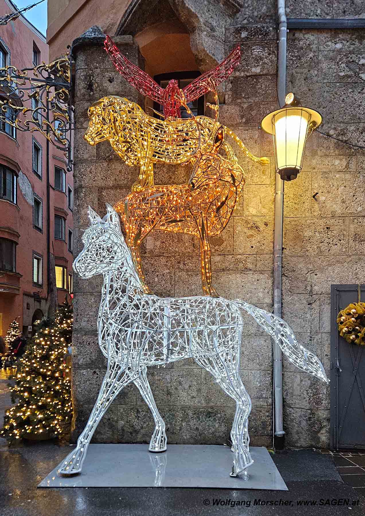 LED Motive Weihnachten in der Altstadt von Innsbruck