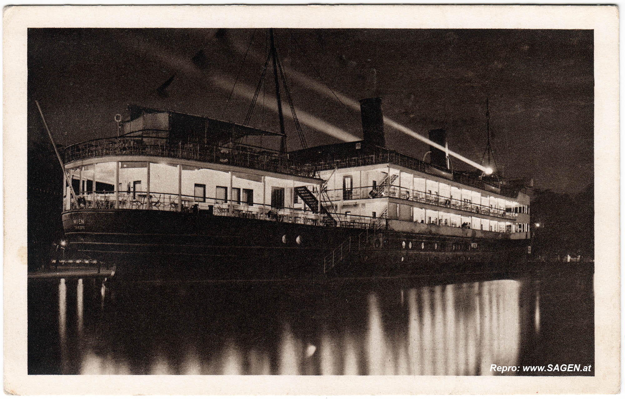 Lloyddampfer "Wien" bei Nacht, Prater 1913
