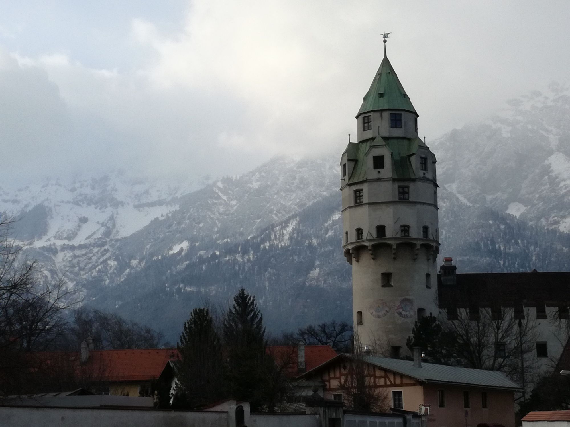 Münzturm mit Sonnenuhr