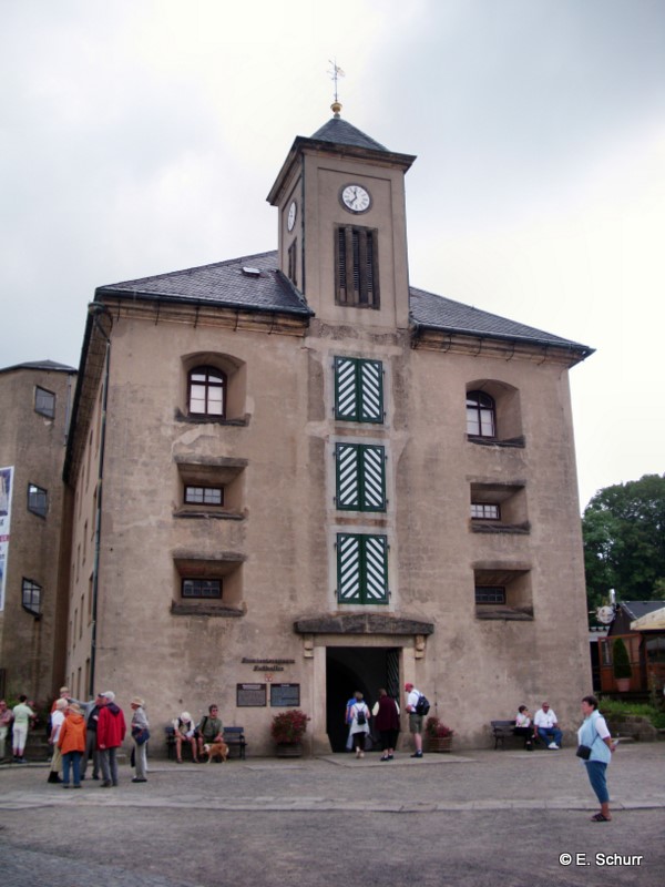 Magdalenenburg und Turmuhr