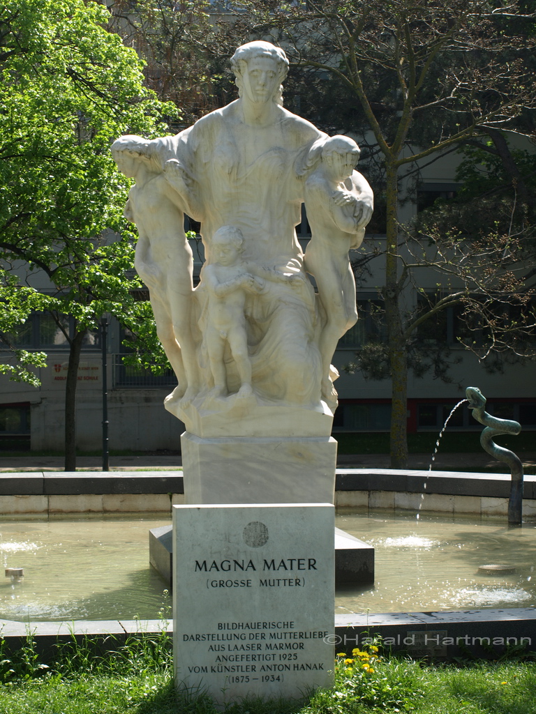 Magna Mater-Brunnen 3