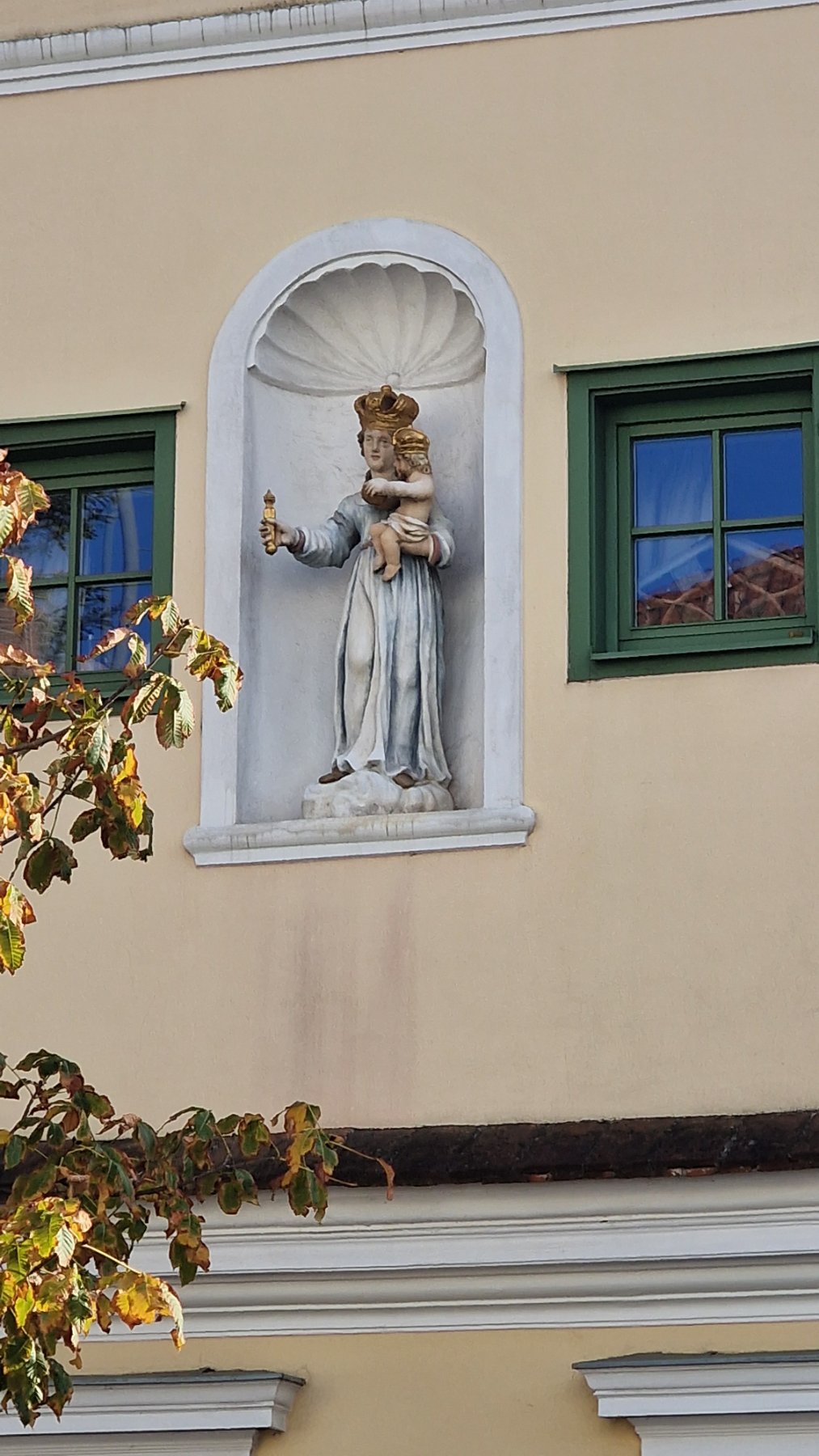 Mariendarstellung mit Kind in Oberlaa