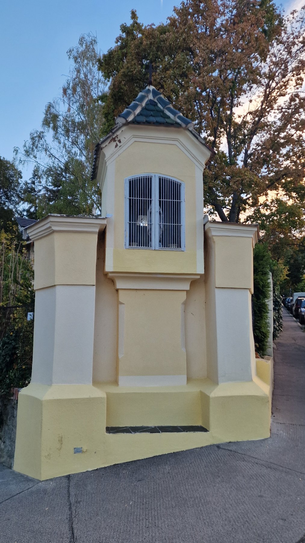 Marterl in Mödling, Goldene Stiege