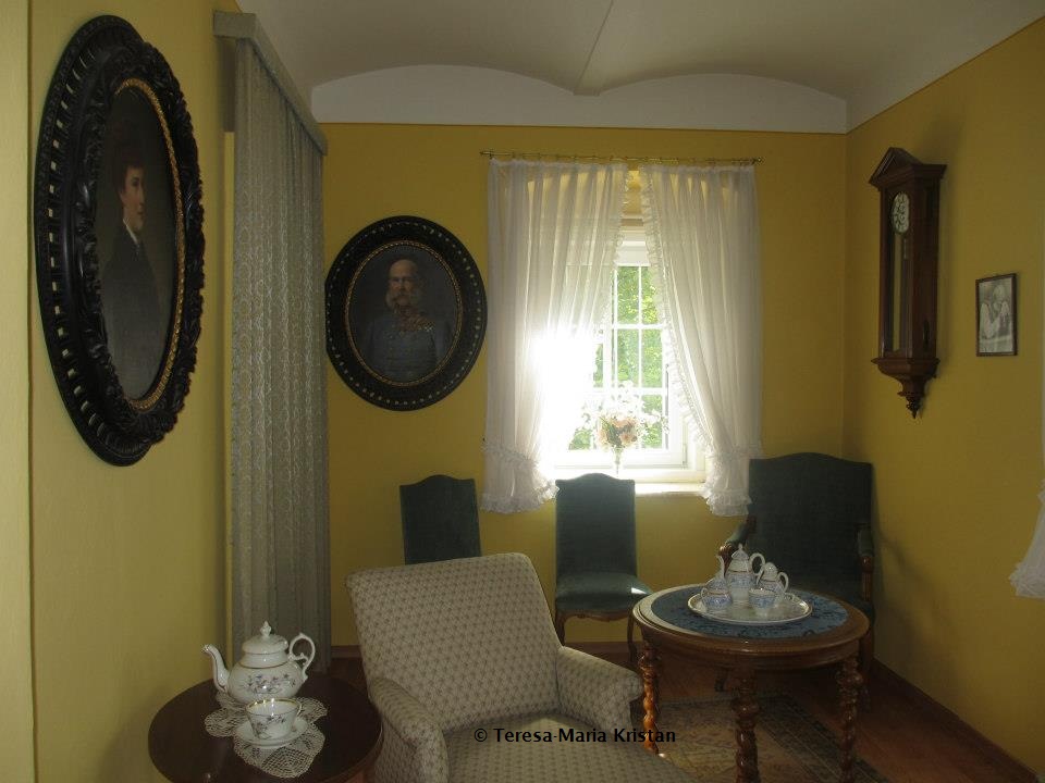 Moebel Mayerling ehem.Jagdschloss / Karmel St.Josef