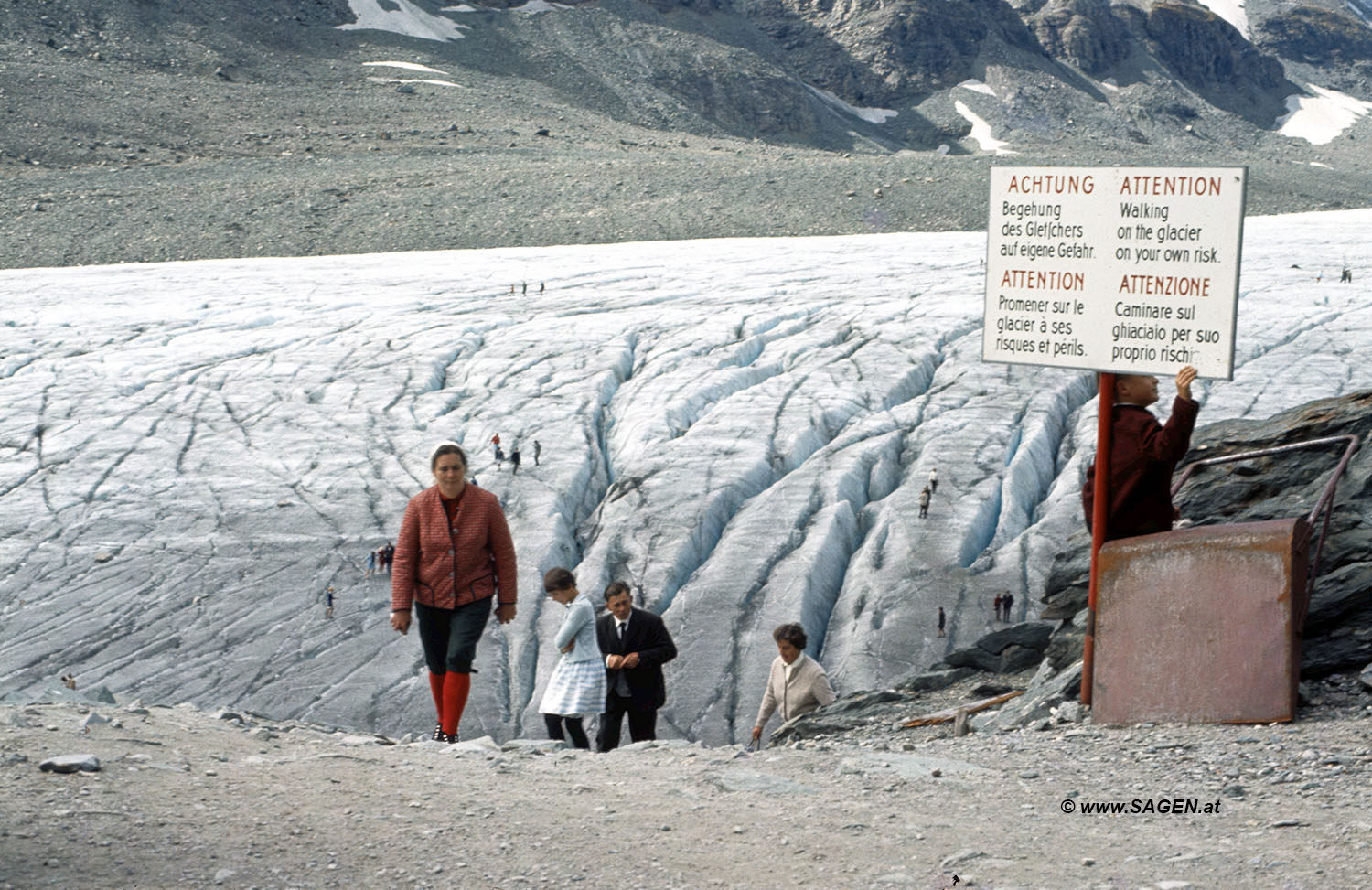 Pasterze: Achtung - Begehung des Gletschers auf eigene Gefahr