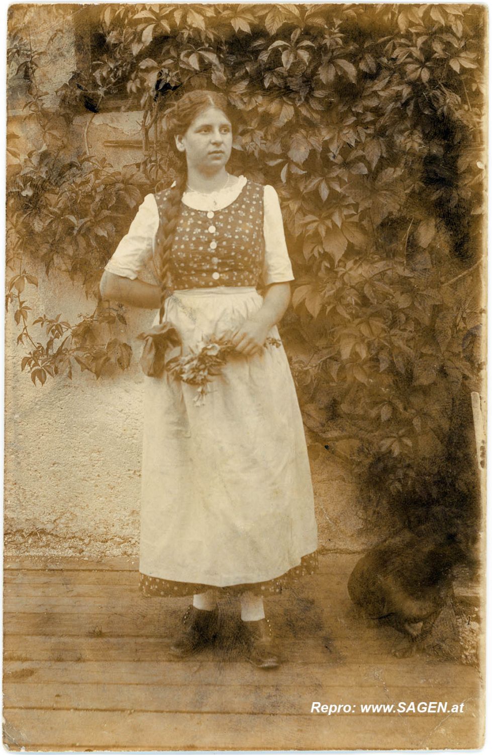 Porträt einer jungen Frau in Hinterstoder 1914