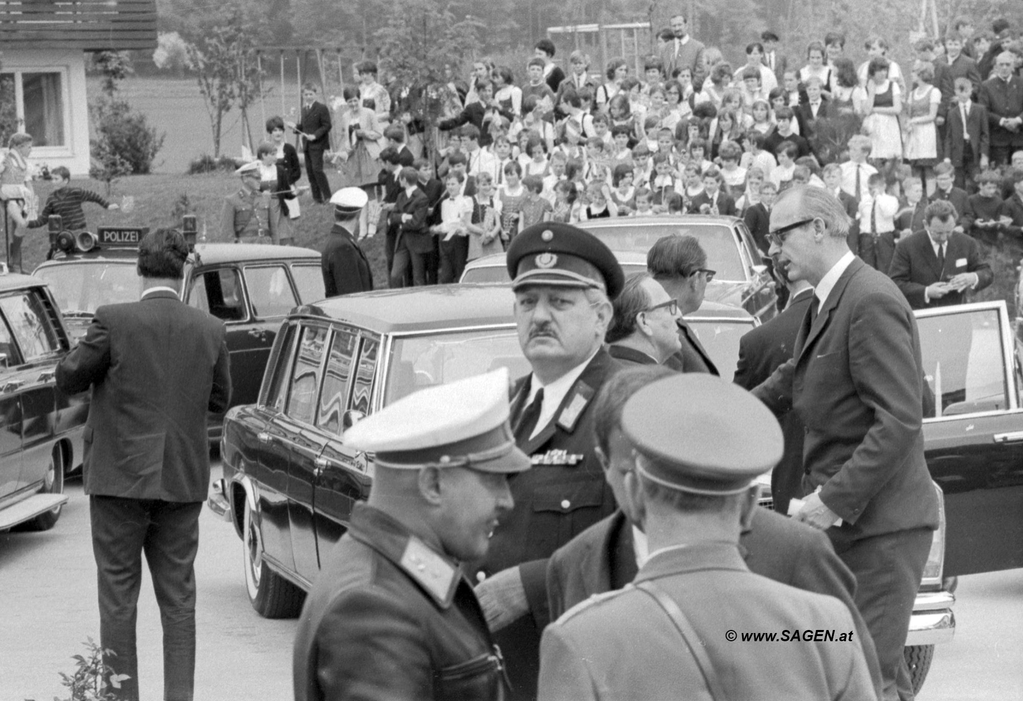 Queen Elizabeth II. im SOS-Kinderdorf Seekirchen am Wallersee Mai 1969