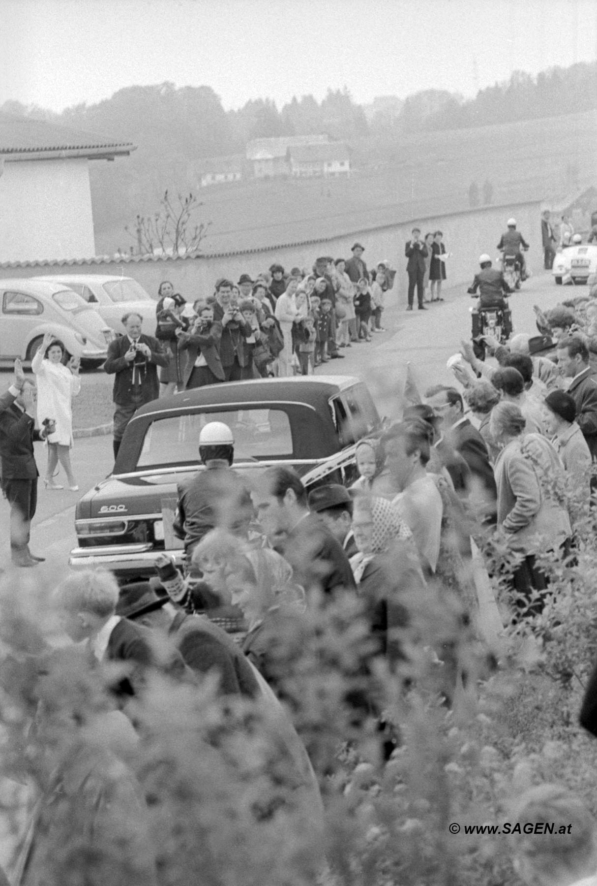 Queen Elizabeth II. im SOS-Kinderdorf Seekirchen am Wallersee Mai 1969