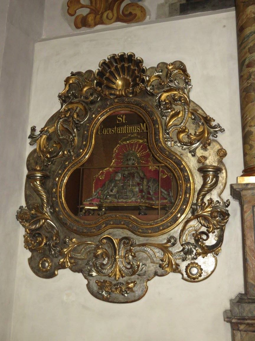 Reliquien Pfarrkirche St. Nikolaus Hall